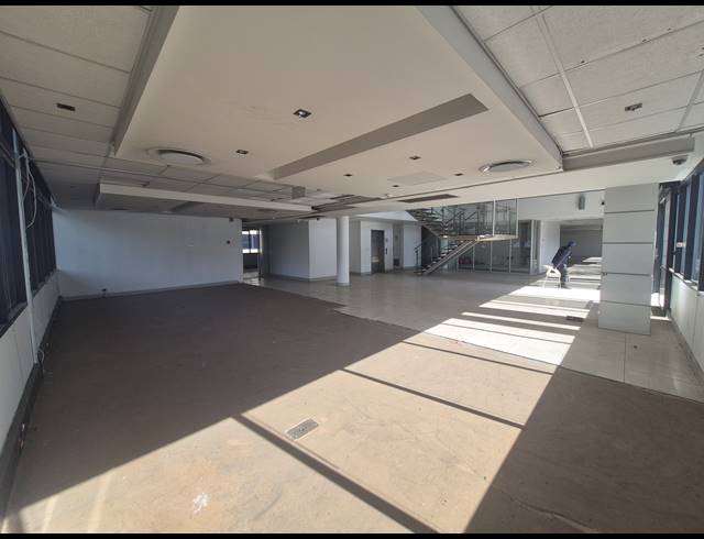 5,204M² OFFICE TO LET IN WOODMEAD